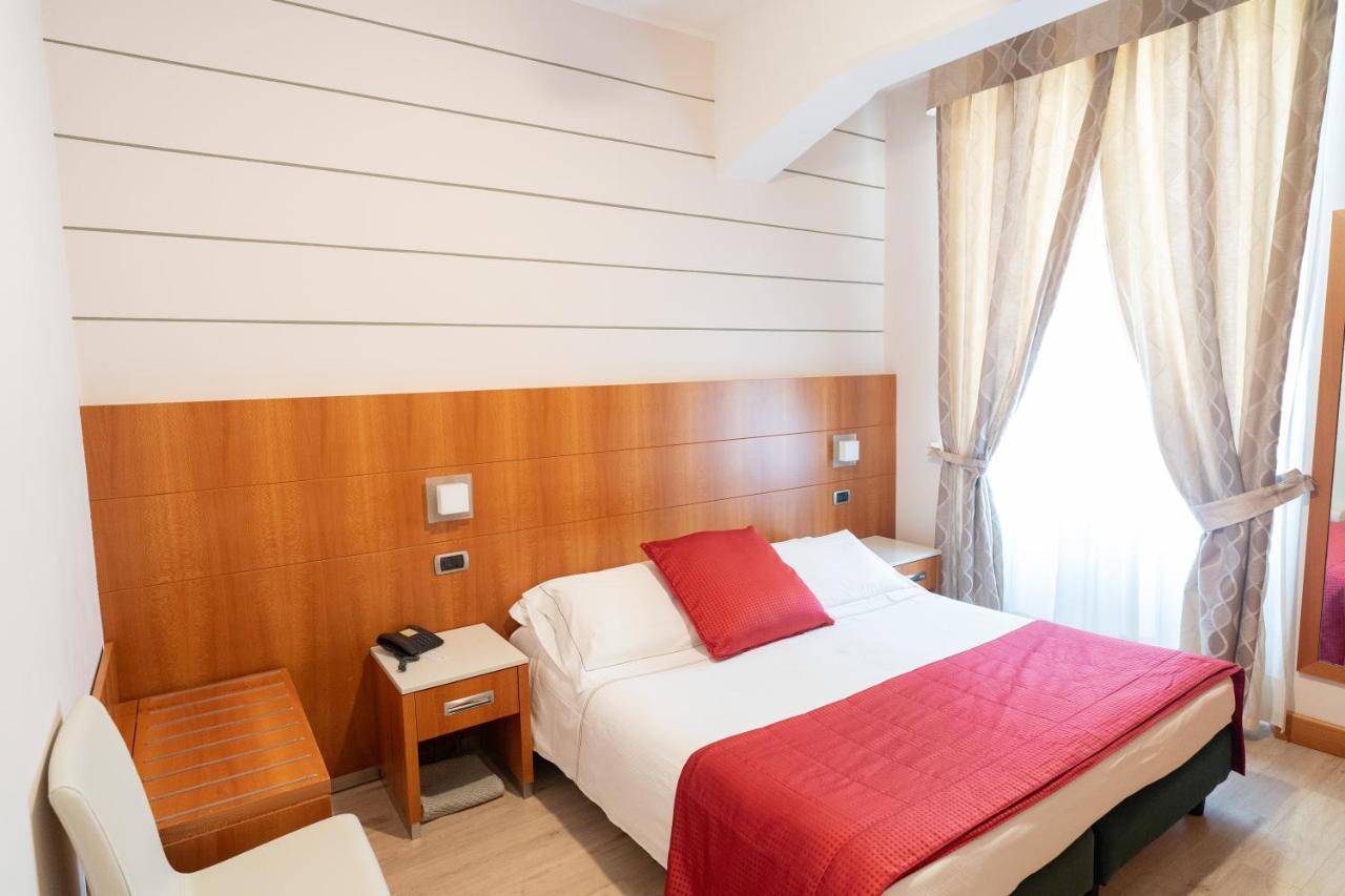 Hotel Ligure Аласио Екстериор снимка